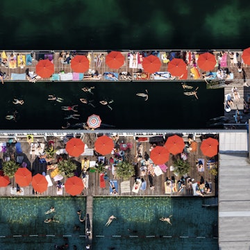 FRAUENBAD STADTHAUSQUAI.jpg